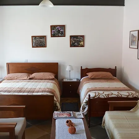 I Plateia Kalopanagiotis